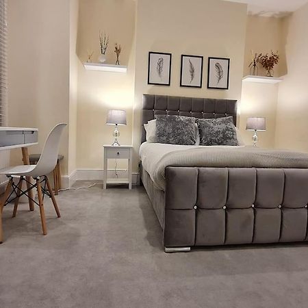 Double Room In Shared Flat Londen Buitenkant foto