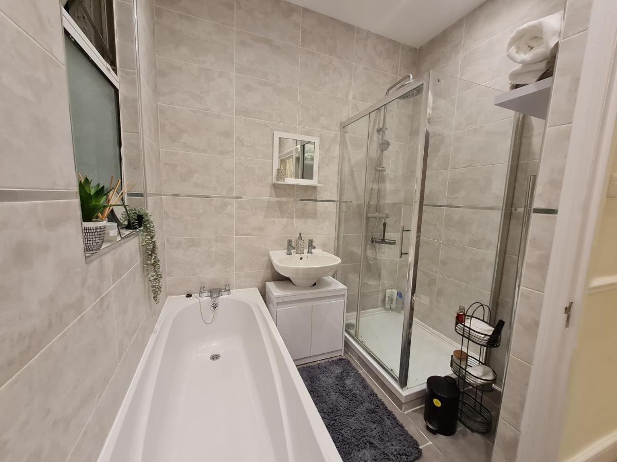 Double Room In Shared Flat Londen Buitenkant foto